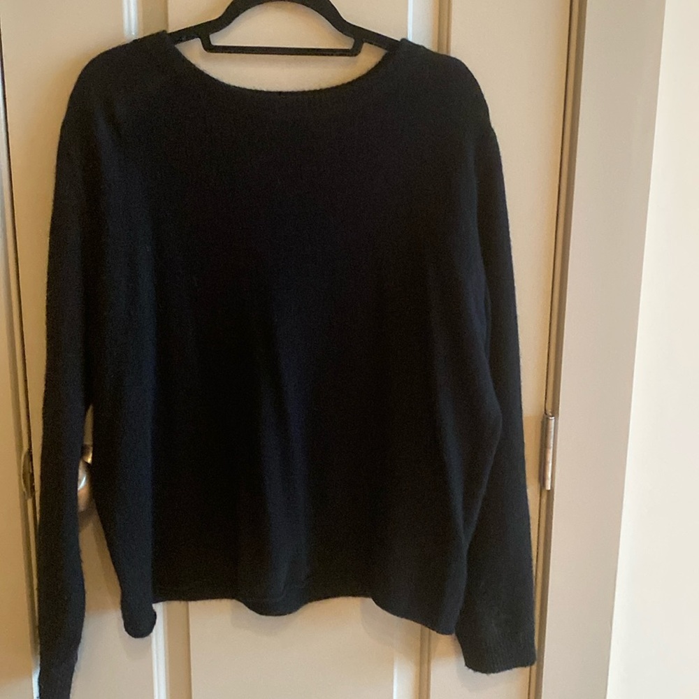 Black cashmere sweater crew neck